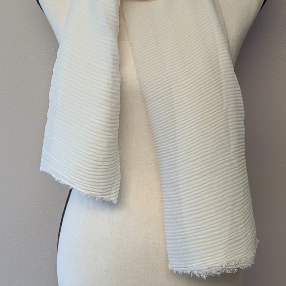 COLLECTION XIIX WHITE CREAM SOFT PLEAT Wrap/Scarf - Picture 2 of 8